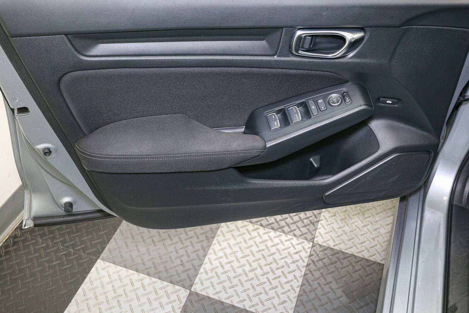 Used 2025 Honda Civic Sport image 37
