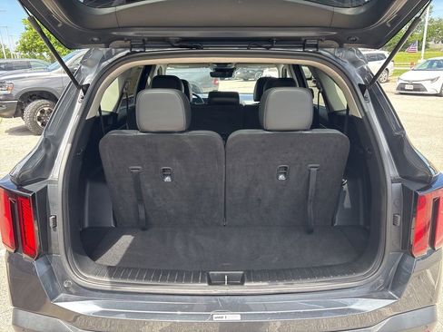 Used 2024 Kia Sorento S FWD image 3