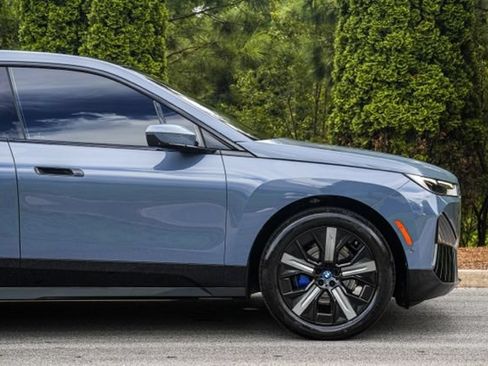 Used 2024 BMW iX xDrive50 w/ Premium Package AWD/4WD image 14