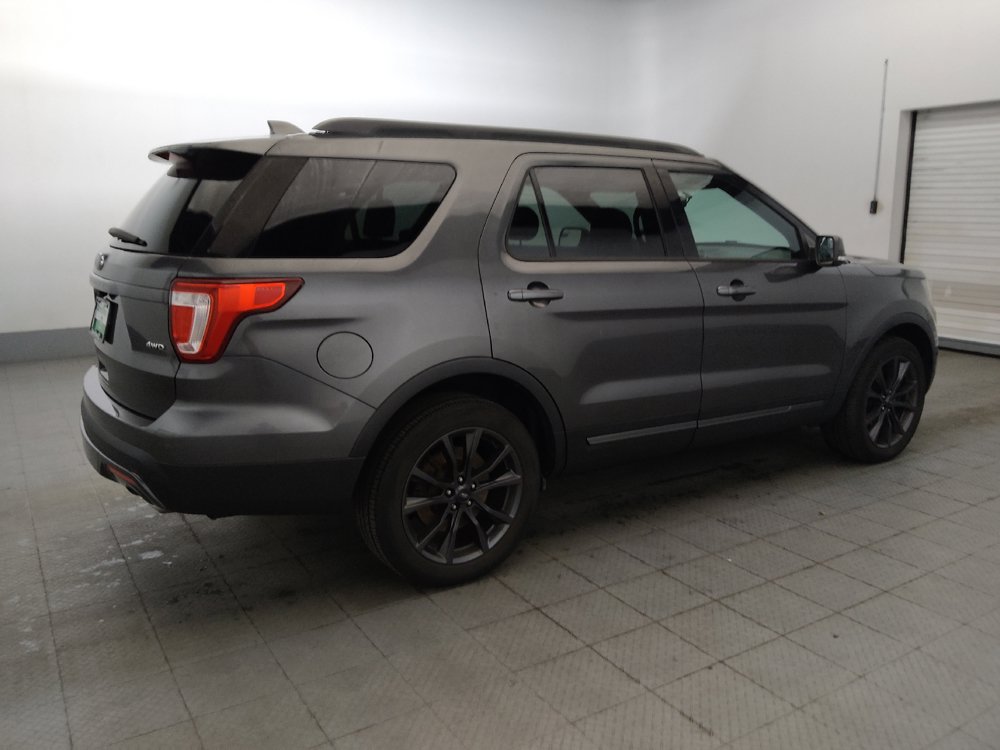 Used 2017 Ford Explorer XLT w/ Equipment Group 202A AWD/4WD image 10