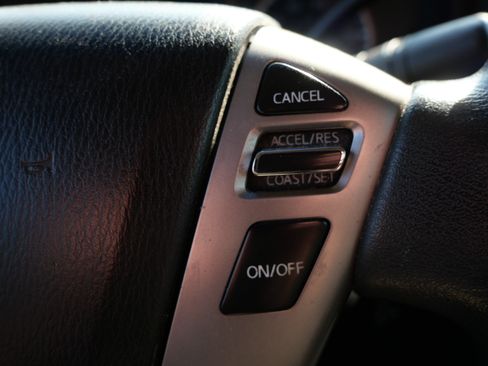 Used 2015 Nissan Titan S AWD/4WD image 23