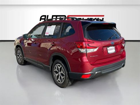 Used 2024 Subaru Forester Premium image 5