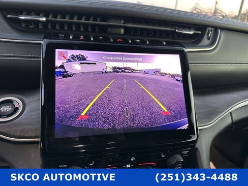 Used 2022 Jeep Grand Cherokee Limited image 17