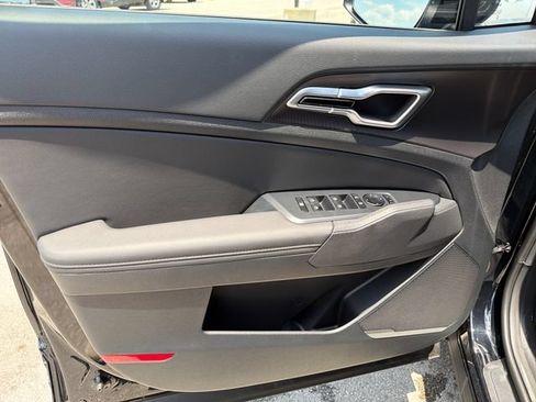 New 2026 Kia Sportage EX w/ EX Panorama Roof Package FWD image 16