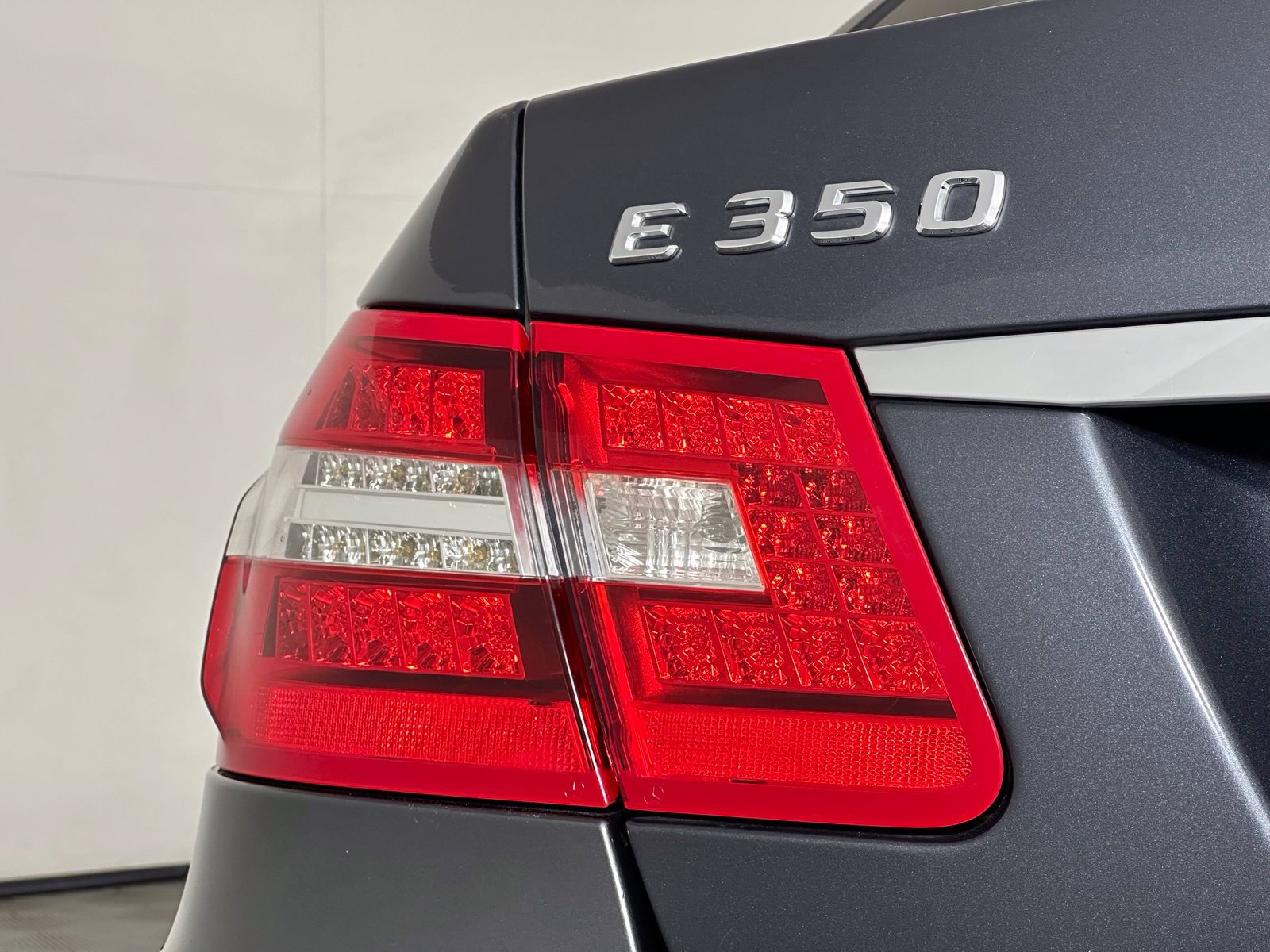 Used 2011 Mercedes-Benz E 350 4MATIC Sedan image 10