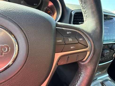 Used 2022 Jeep Grand Cherokee Limited w/ Tech Group RWD image 16