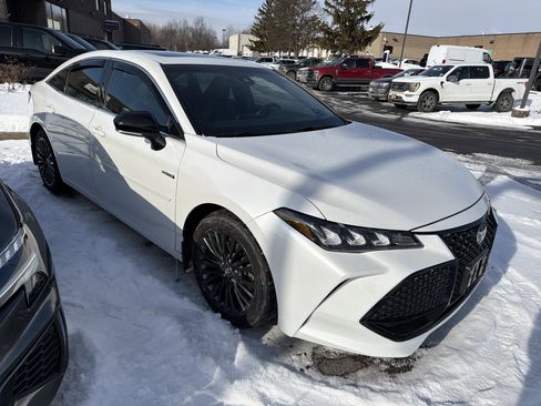 Used 2019 Toyota Avalon XSE w/ All Weather Liner Package image 2