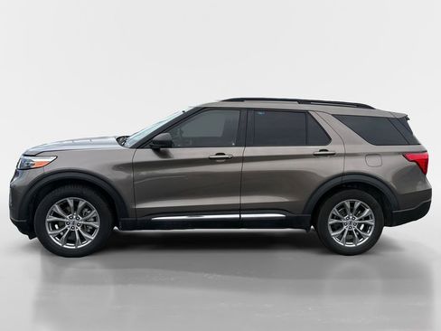 Used 2021 Ford Explorer XLT w/ Equipment Group 202A RWD image 2