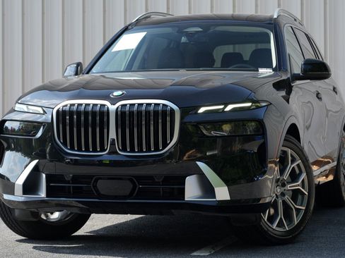 Used 2024 BMW X7 xDrive40i AWD/4WD image 3