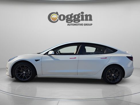 Used 2021 Tesla Model 3 Standard Range Plus RWD image 2
