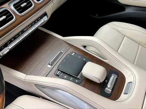 Used 2022 Mercedes-Benz GLS 450 4MATIC image 17