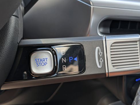 New 2026 Hyundai Ioniq 9 SE AWD/4WD image 13
