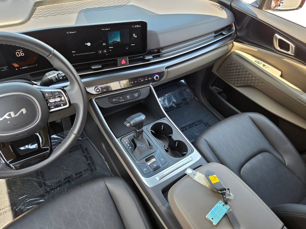 Certified 2025 Kia Carnival FWD image 22