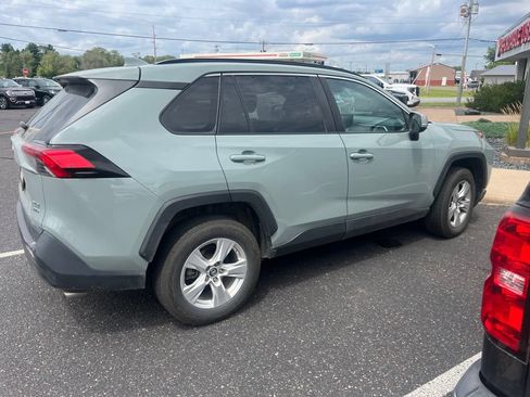 Used 2019 Toyota RAV4 XLE AWD/4WD image 2