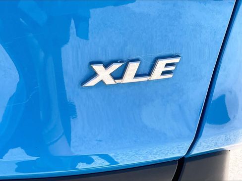Used 2020 Toyota RAV4 XLE w/ Convenience Package FWD image 10