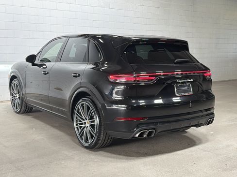 Certified 2023 Porsche Cayenne Turbo AWD/4WD image 3
