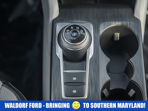 Used 2025 Ford Escape SE w/ PHEV Premium Package image 27