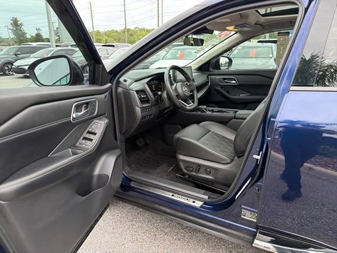 Used 2024 Nissan Rogue Platinum w/ Platinum Premium Package FWD image 17