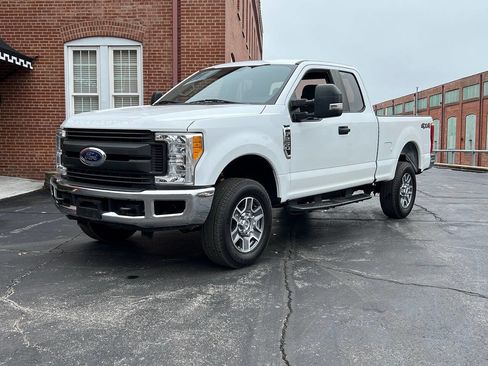 Used 2017 Ford F250 XL w/ Power Equipment Group AWD/4WD image 7