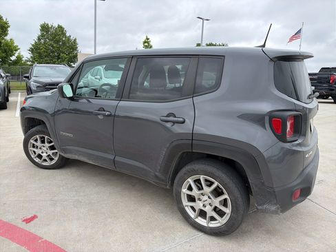 Used 2023 Jeep Renegade Latitude image 4