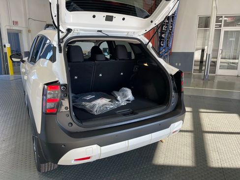 New 2026 Nissan Kicks SV w/ SV Premium Package FWD image 7