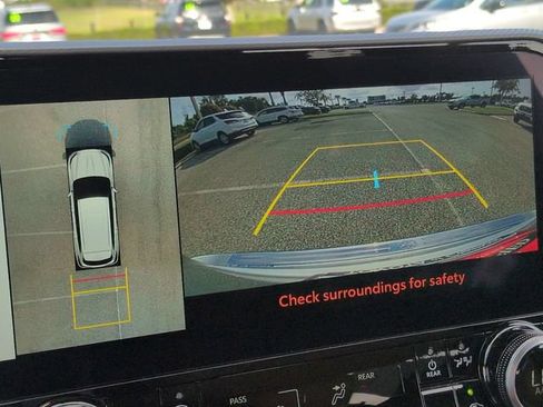 Certified 2024 Toyota Highlander Platinum FWD image 21