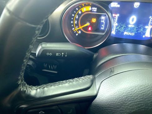 Used 2021 Jeep Gladiator Willys image 16