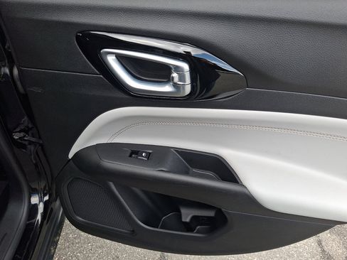 Used 2022 Jeep Compass Limited image 14