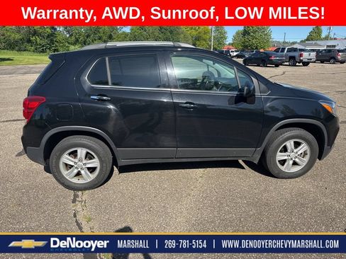 Used 2020 Chevrolet Trax LT w/ Sun & Sound Package AWD/4WD image 6