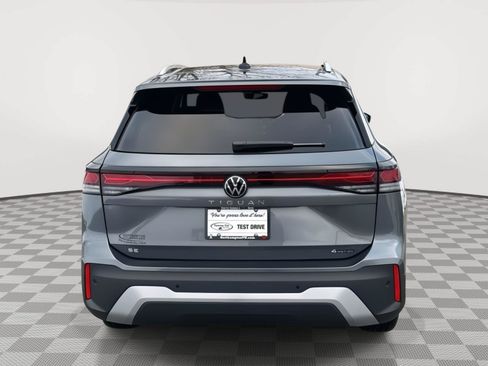 Used 2026 Volkswagen Tiguan SE AWD/4WD image 7