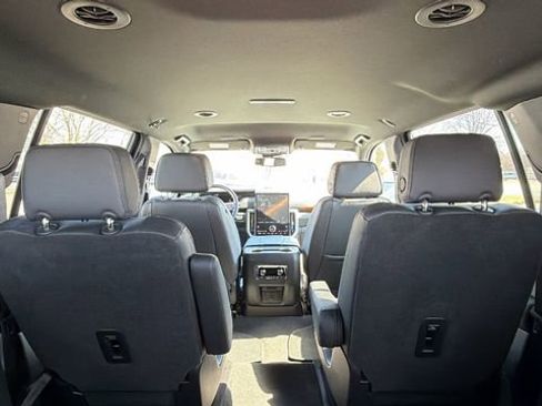 Certified 2025 GMC Yukon XL Denali AWD/4WD image 39