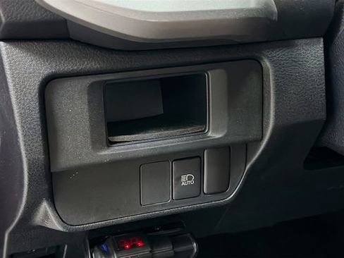 Used 2018 Toyota Tacoma SR5 AWD/4WD image 13