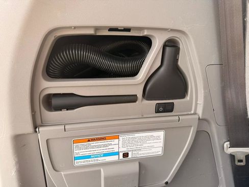 Used 2016 Honda Odyssey SE image 17