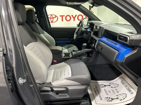 Used 2025 Toyota Tacoma SR5 image 12