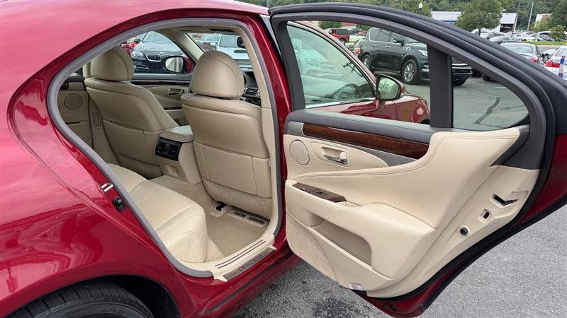 Used 2013 Lexus LS 460 AWD w/ Comfort Pkg image 39