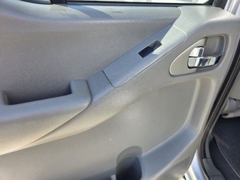 Used 2019 Nissan Frontier SV image 26