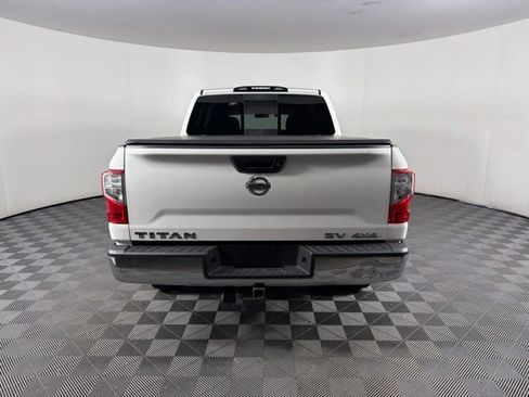 Used 2018 Nissan Titan SV AWD/4WD image 11