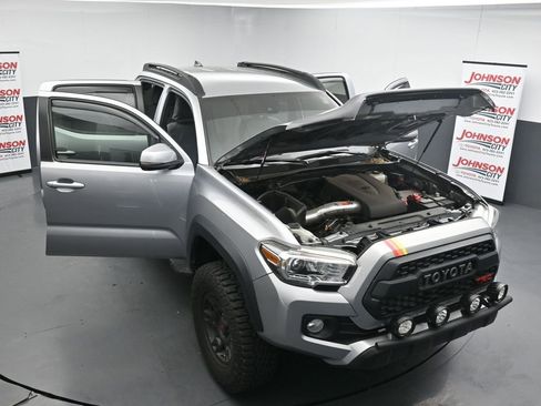 Used 2021 Toyota Tacoma TRD Off-Road AWD/4WD image 25