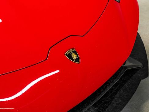 Used 2018 Lamborghini Huracan Performante AWD/4WD image 16