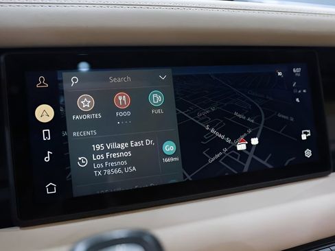 Used 2023 Land Rover Defender 110 X-Dynamic SE image 36