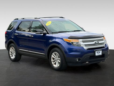 Used 2013 Ford Explorer XLT AWD/4WD image 3