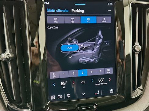 Used 2025 Volvo XC60 B5 Plus image 22