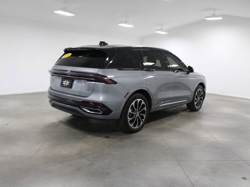 Used 2024 Lincoln Nautilus Reserve image 9