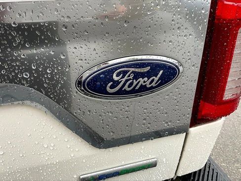 Used 2018 Ford F150 Platinum w/ Equipment Group 701A Luxury image 9