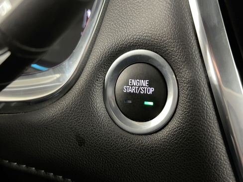 Used 2023 Chevrolet Traverse LT image 22