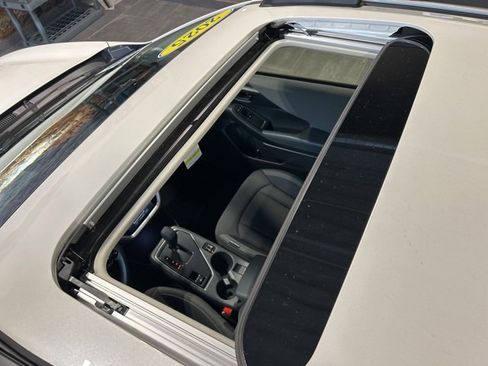 Used 2025 Subaru Crosstrek 2.0i Premium image 32