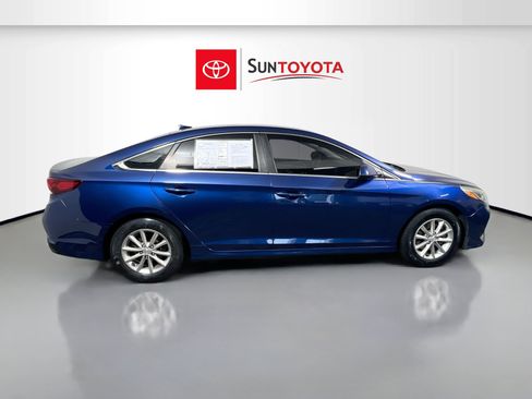 Used 2018 Hyundai Sonata SE FWD image 2