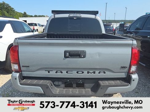 Used 2018 Toyota Tacoma TRD Off-Road w/ Technology Package AWD/4WD image 5