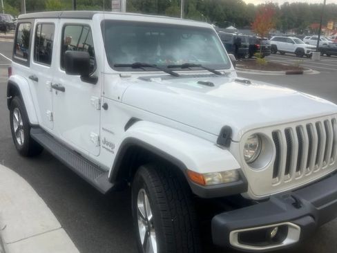 Used 2019 Jeep Wrangler Unlimited Sahara AWD/4WD image 12