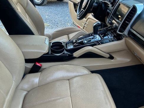 Used 2016 Porsche Cayenne AWD/4WD image 10